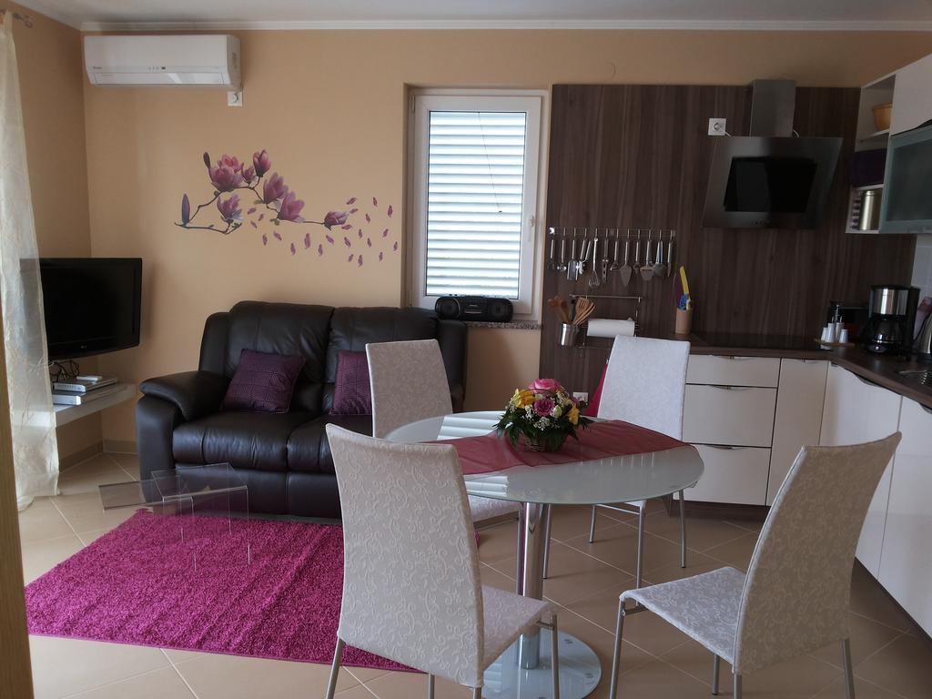 Apartment Soni A4 คิร์ก ภายนอก รูปภาพ